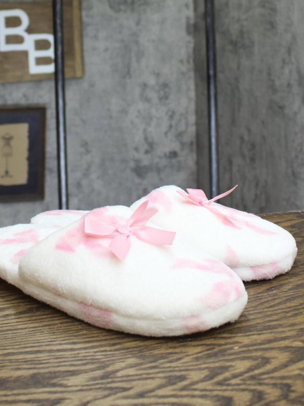 Max & Olivia Girls Slip On Slippers White / Pinkq L/XL